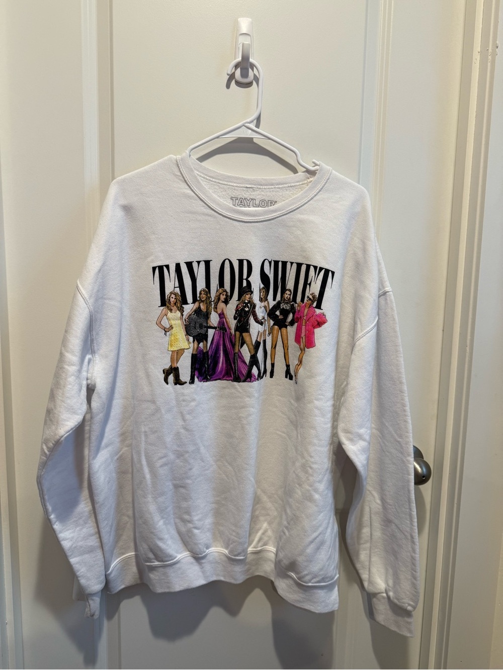 Taylor Swift Graphic Crewneck Sweatshirt – Women’s XL – White Eras Pullover